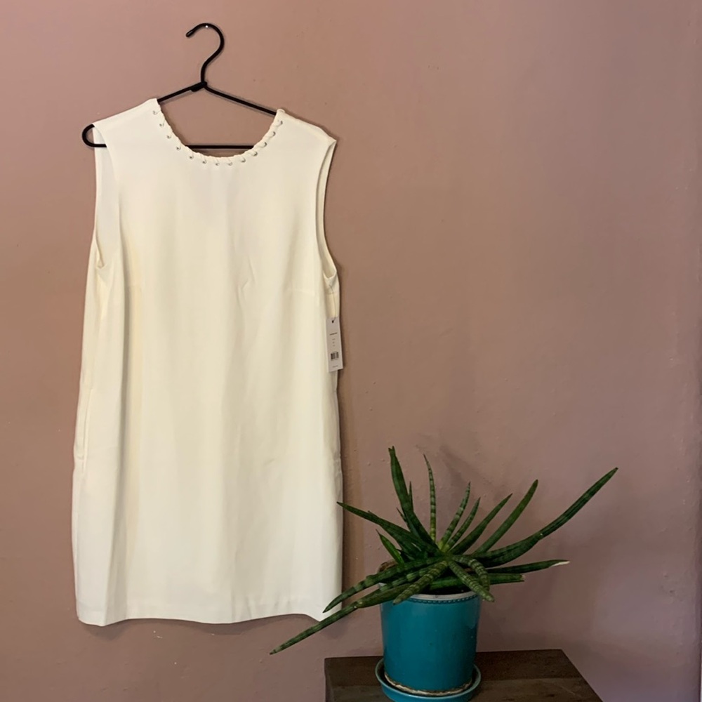 Ali and Jay White shift dress with rope detailing at the collar. Size: L